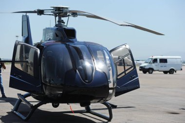 Almaty, Kazakistan - 06.11.2016: Helikopter havaalanında bekliyor.