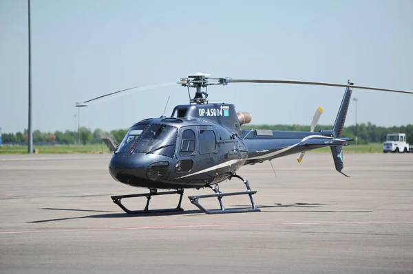 Almaty Kasachstan 2016 Der Hubschrauber Steht Flughafen Und Wartet Auf — Stockfoto