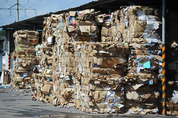 Almaty Kazajstán 2016 Grandes Pilas Basura Recogidas Para Reciclaje Fábrica — Foto de Stock