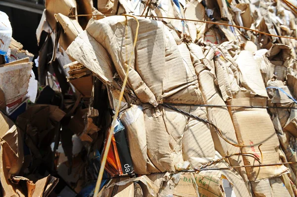 Almaty Cazaquistão 2016 Grandes Pilhas Lixo Coletadas Para Reciclagem Fábrica — Fotografia de Stock