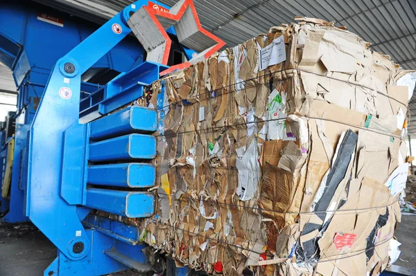 Almaty Cazaquistão 2016 Equipamento Especial Comprime Recicla Pilhas Vários Lixo — Fotografia de Stock