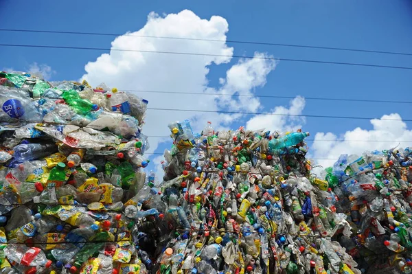 Almaty Kazajstán 2016 Grandes Pilas Basura Recogidas Para Reciclaje Fábrica — Foto de Stock