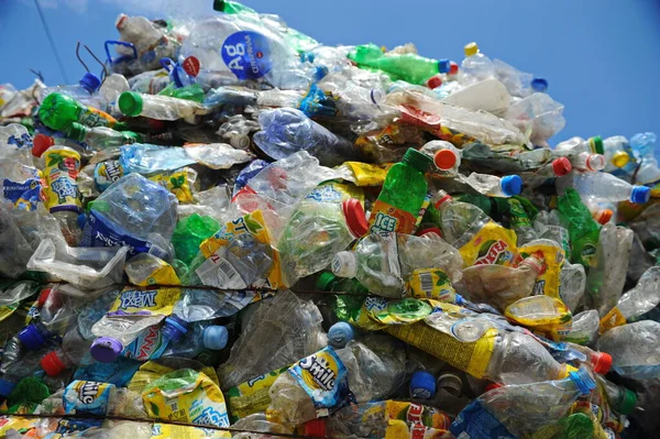 Almaty Kazajstán 2016 Grandes Pilas Basura Recogidas Para Reciclaje Fábrica — Foto de Stock