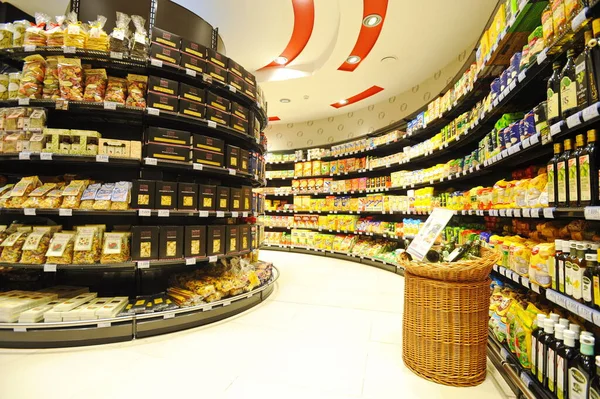 Almaty Cazaquistão 2016 Prateleiras Com Alimentos Bebidas Diferentes Grande Supermercado — Fotografia de Stock