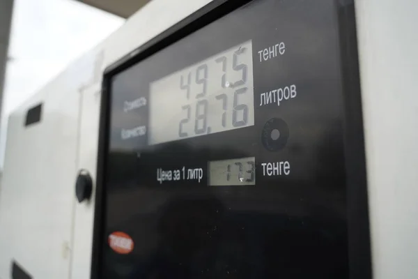 Almaty Cazaquistão 2021 Monitor Com Indicadores Combustível Posto Gasolina — Fotografia de Stock