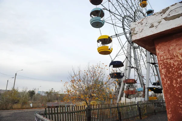 Zhezkazgan Kazakistan 2016 Terk Edilmiş Bir Lunaparkta Dönme Dolap — Stok fotoğraf