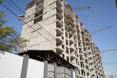 Almaty, Kazakistan - 09.09.2021: Yüksek katlı bir konut inşaatı