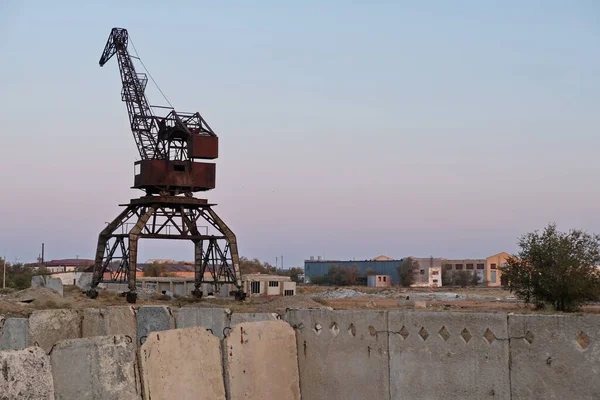 Aralsk Cazaquistão 2020 Velha Estrutura Metálica Porto Destruído Mar Aral — Fotografia de Stock