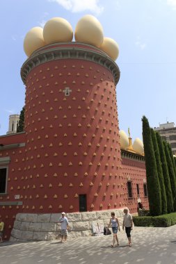 Parça Figueros Salvador Dali Müzesi binasının