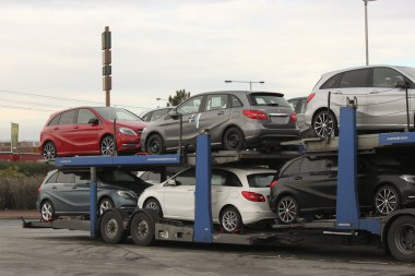 İletim platformu üzerinde yeni otomobil Mercedes