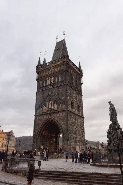 Una de las torres del Puente de Carlos en Praga —  Fotos de Stock