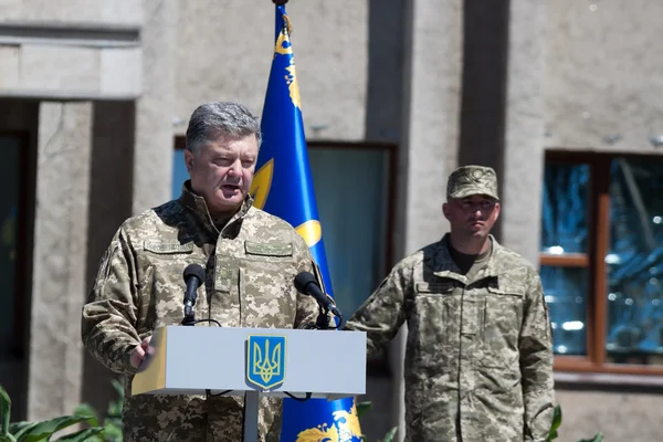 Presidente de Ucrania Petro Poroshenko está hablando en la ceremonia —  Fotos de Stock