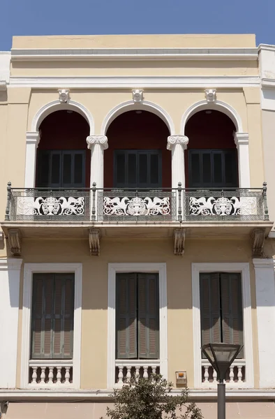 Balcones en casas antiguas — Foto de Stock