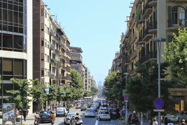 Barcelona sokaklarında trafik — Stok fotoğraf