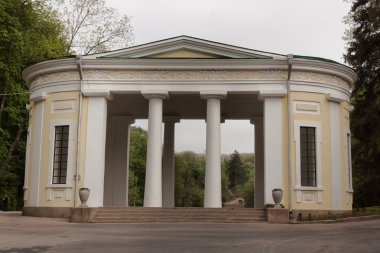 Büyük pavilion ana Gölü parkta Sophia yanında