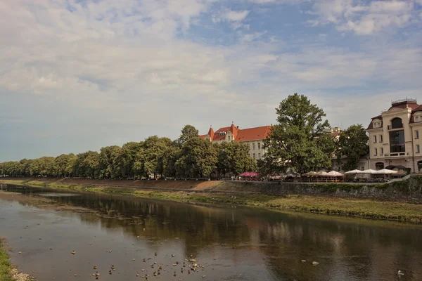 Rivier Uzh in Oezjhorod — Stockfoto