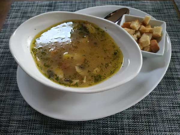 Sopa Champiñones Con Tocino Servido Tazón Blanco Con Croutons — Foto de Stock