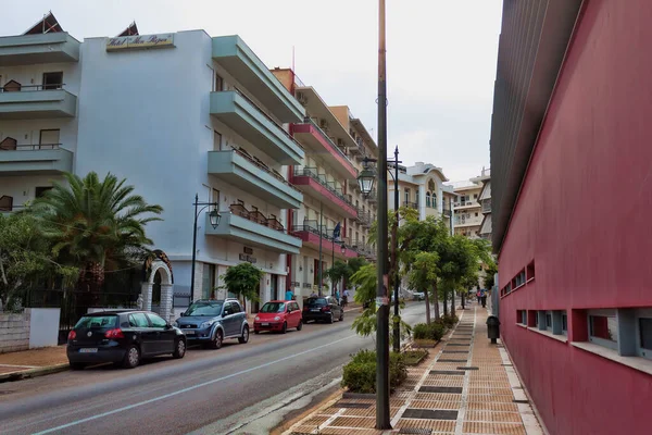 Loutraki Greece June 2018 Street Loutraki Cloudy Summer Day — Stock Photo, Image