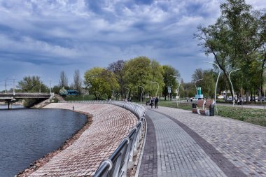 KRAMATORSK, UKRAine - 3 MAYIS. 2021: Kramatorsk 'taki Prapor Stadyumu' nun yakınındaki yeni set üzerinde