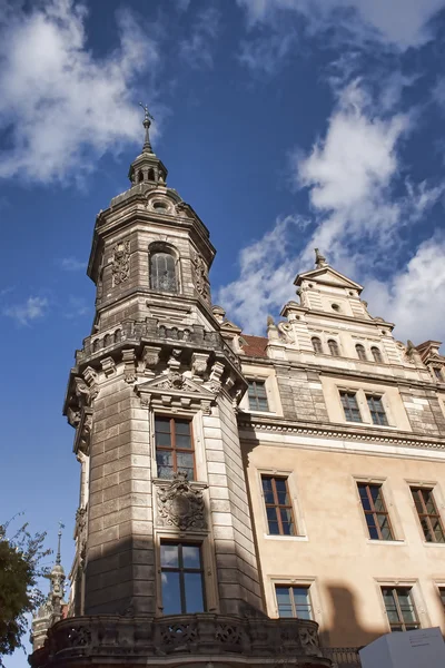 Дрезденская башня Католиче-Хофкирхе — стоковое фото
