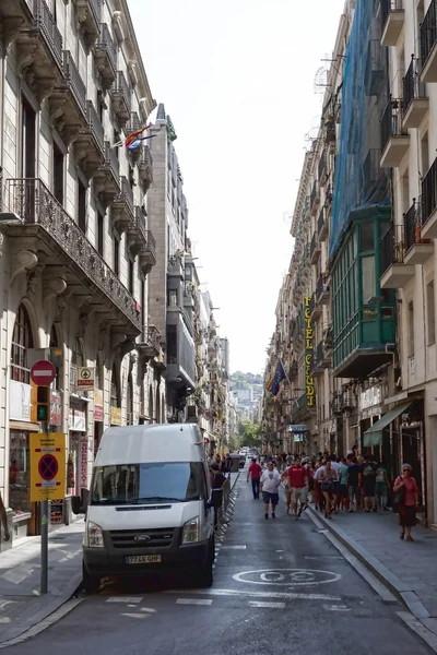 Úzká ulice, která protíná Ramblas — Stock fotografie