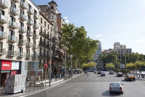 Barcelona sokaklarında trafik — Stok fotoğraf