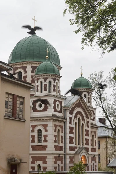 Igreja nas ruas do velho Lviv — Fotografia de Stock