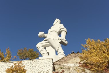 Sanat konusunda hava atan anıt