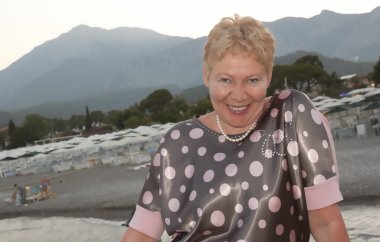 Orta yaşlı bir kadının portresi