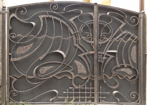 Закриті великі металеві ворота Стокове Зображення