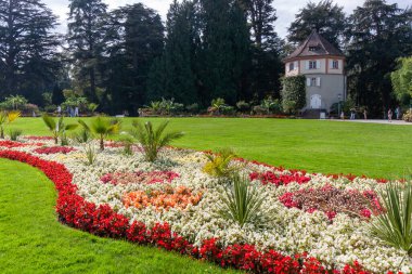 Renkli çiçek yatakları ve Mainau Adası, Constance Gölü, Almanya 'da 