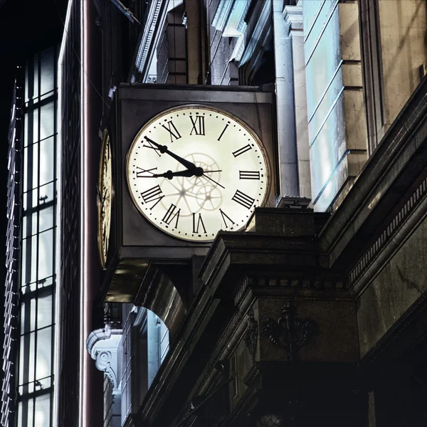 Reloj en la ciudad de Nueva York — Foto de Stock