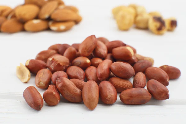 Rohe Erdnüsse oder Arachis — Stockfoto
