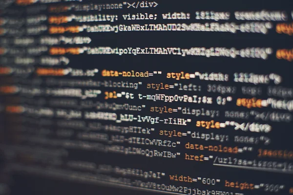 ソフトウェア開発者のプログラミング コード。コンピューター スクリプト コードを抽象化します。選択と集中 — ストック写真