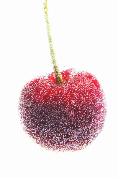 Cherry w wodzie pokryte pęcherzyki — Zdjęcie stockowe