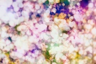 Renk Festivali 'nin arka planında doğal bokeh ve parlak altın ışıklarla sihirli arka plan. Klasik Sihirli arkaplan