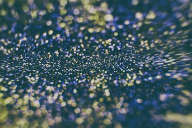 Festival arka plan. Glitter vintage ışıklar arka ışıklı defocused.