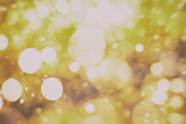 Festival arka plan. Glitter vintage ışıklar arka ışıklı defocused.