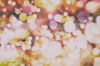 Festival arka plan. Glitter vintage ışıklar arka ışıklı defocused.