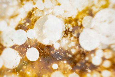 Festival arka plan. Glitter vintage ışıklar arka ışıklı defocused.