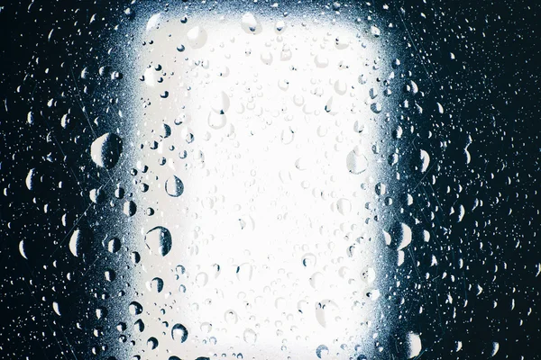 Gotas de lluvia en la ventana. gotas de lluvia de agua en ventana de vidrio — Foto de Stock