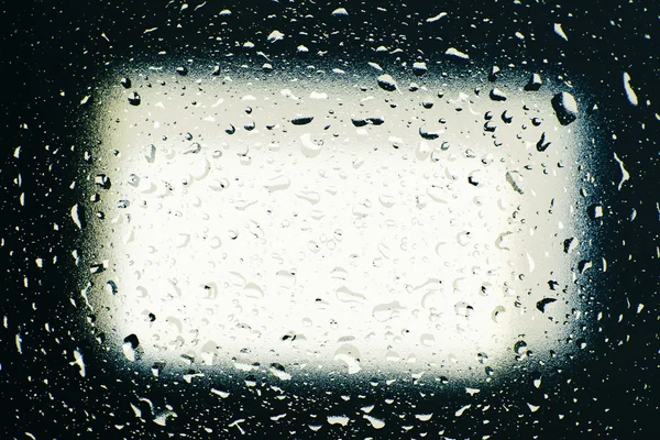Gotas de lluvia en la ventana. gotas de lluvia de agua en ventana de vidrio — Foto de Stock