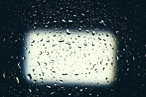 Gotas de lluvia en la ventana. gotas de lluvia de agua en ventana de vidrio — Foto de Stock