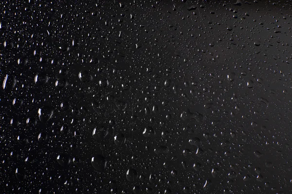 Des gouttes de pluie sur la fenêtre. gouttes de pluie d'eau sur fenêtre en verre — Photo