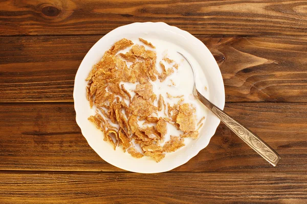 Zdravá snídaně - mléko s corn flakes — Stock fotografie