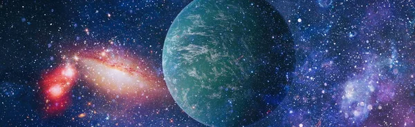 深い空間にある渦巻銀河 自由空間にある惑星と銀河の星 色の星雲と宇宙の星団 Nasaによって提供されたこの画像の要素 — ストック写真