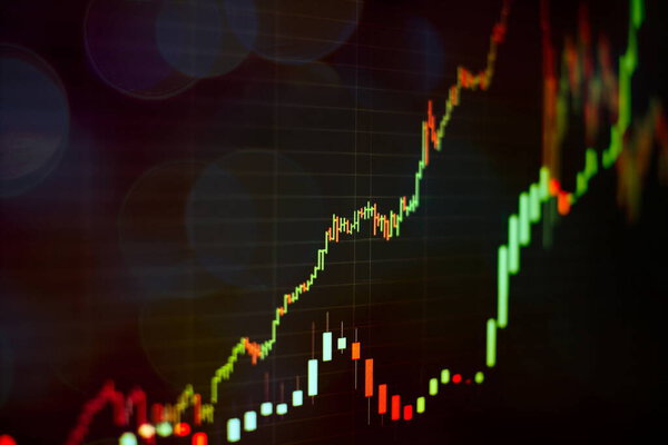 Технический ценовой график и индикатор, красный и зеленый график подсвечников на синем экране темы, волатильность рынка, вверх и вниз тенденция. Торговля акциями, криптовалютный фон.