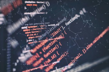 Masaüstü bilgisayar monitörü fotoğrafı. Javascript fonksiyonlar, değişkenler, nesneler. Proje yöneticileri yeni bir fikir üzerinde çalışıyorlar. Gelecekteki teknoloji yaratma süreci.