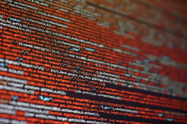 Masaüstü bilgisayar monitörü fotoğrafı. Javascript fonksiyonlar, değişkenler, nesneler. Proje yöneticileri yeni bir fikir üzerinde çalışıyorlar. Gelecekteki teknoloji yaratma süreci.