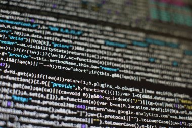 Laptop Kapanış Fotoğrafında HTML Kodu Web sitesi. Web tasarımı programlayıcı geliştirici ekran için bilgi teknolojisi web sitesi kodlama standartları.